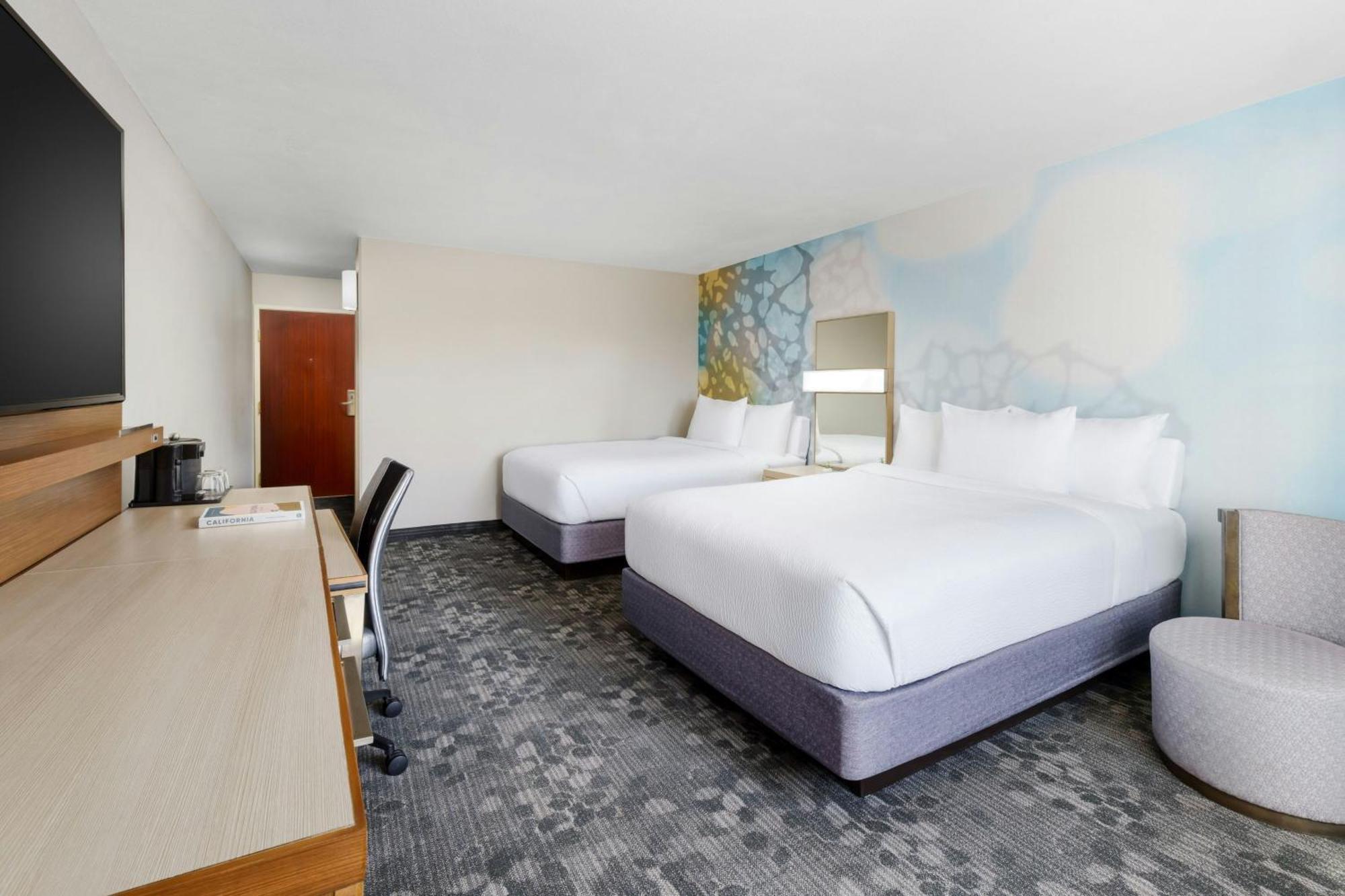 Courtyard By Marriott Palmdale Hotel Exterior photo