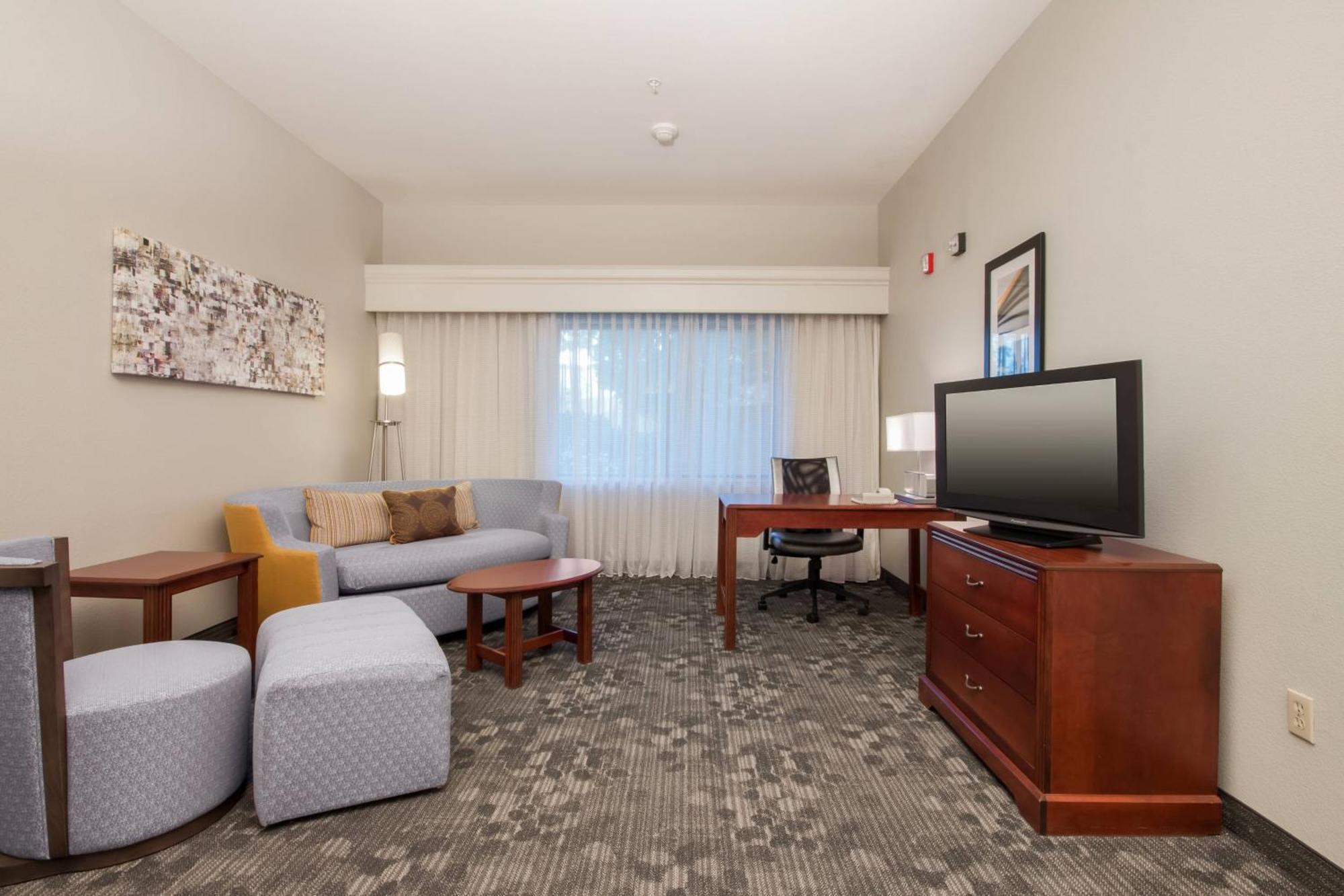 Courtyard By Marriott Palmdale Hotel Exterior photo