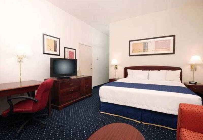 Courtyard By Marriott Palmdale Hotel Exterior photo