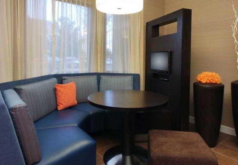 Courtyard By Marriott Palmdale Hotel Exterior photo